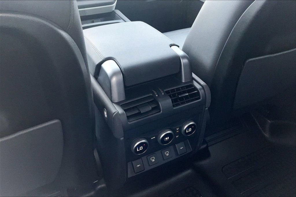 Used 2022 Land Rover Defender 110 S image 24
