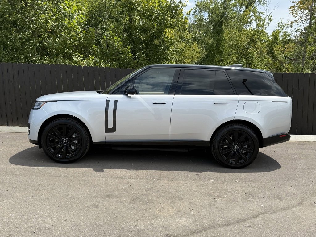 New 2025 Land Rover Range Rover SE video 2