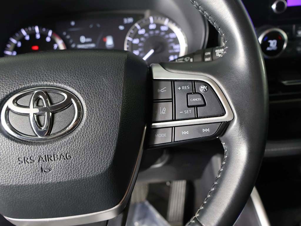 Used 2024 Toyota Highlander LE image 40