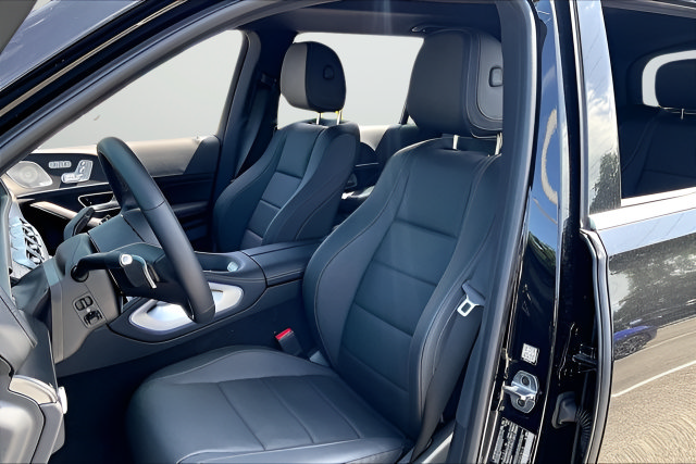Used 2025 Mercedes-Benz GLS 450 4MATIC image 10