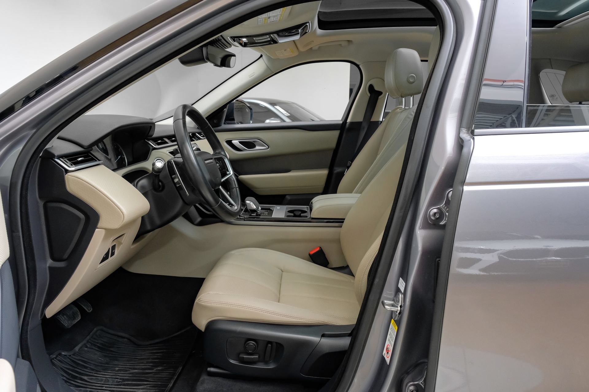 Used 2021 Land Rover Range Rover Velar S AWD/4WD image 4