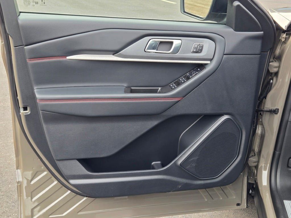 New 2026 Ford Explorer ST-Line w/ ST-Line Street Pack image 21