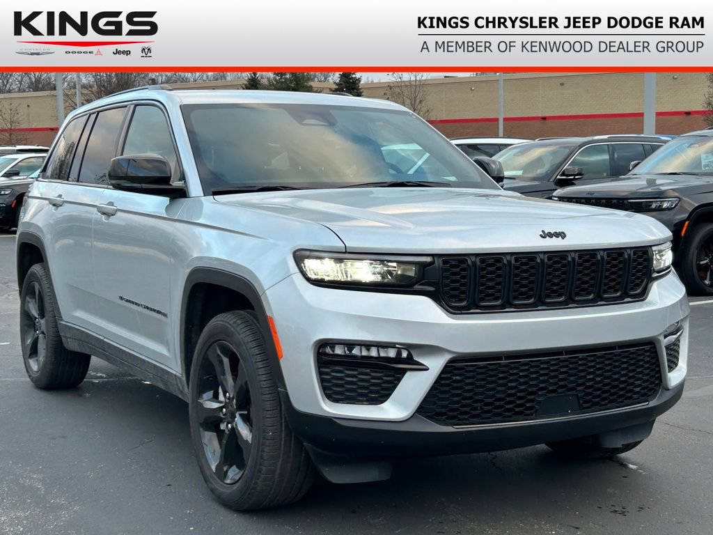 New 2025 Jeep Grand Cherokee Limited w/ Black Appearance Package AWD/4WD image 1