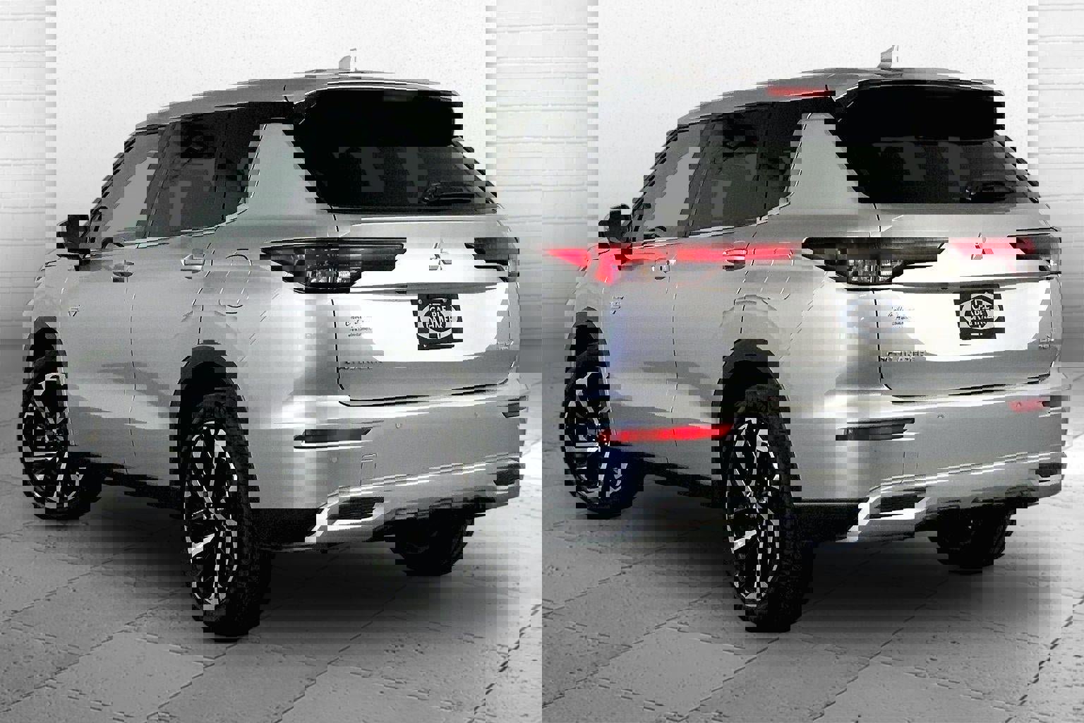 Used 2024 Mitsubishi Outlander SE image 11