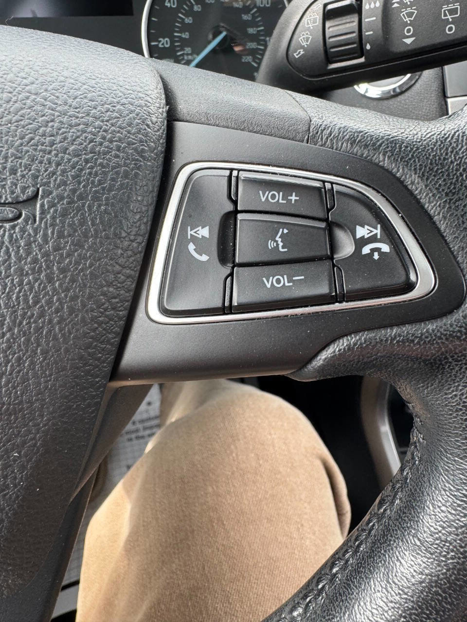 Used 2018 Ford EcoSport SE w/ SE Convenience Package image 17