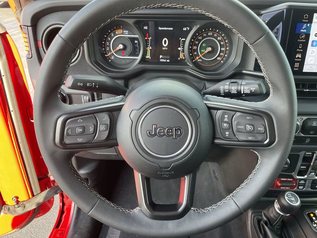 Used 2025 Jeep Wrangler Unlimited Rubicon image 14