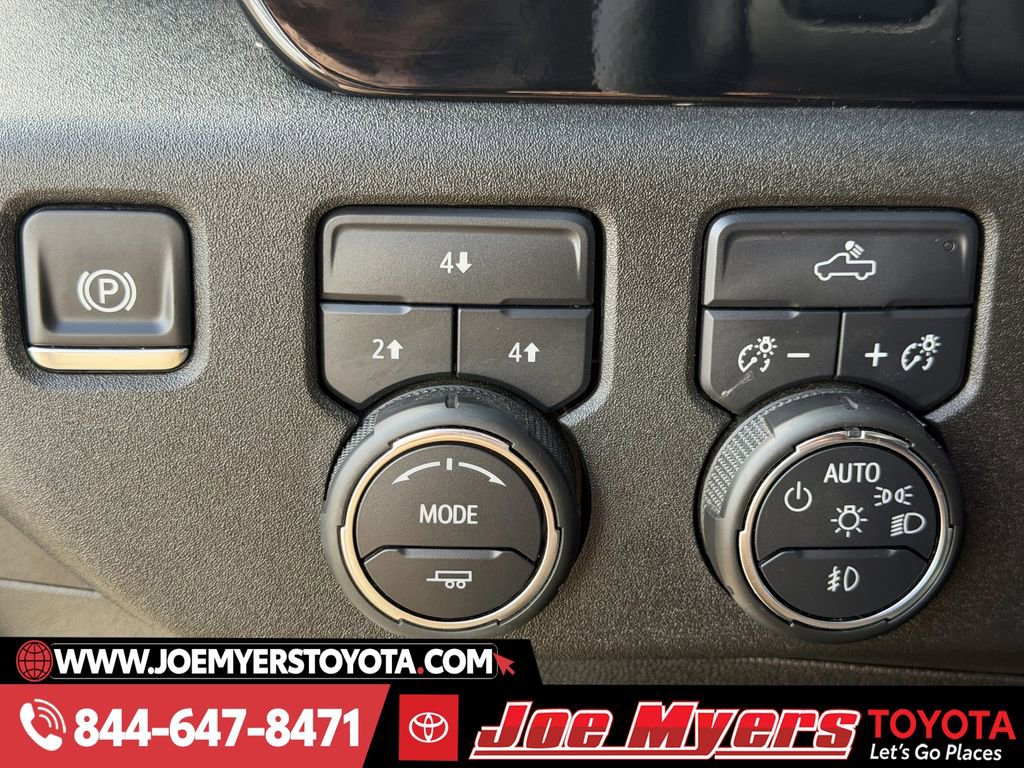 Used 2025 Chevrolet Silverado 3500 LT w/ Convenience Package image 25