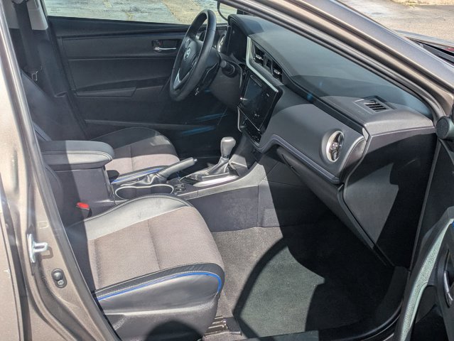 Used 2017 Toyota Corolla SE w/ SE Premium Package FWD image 18