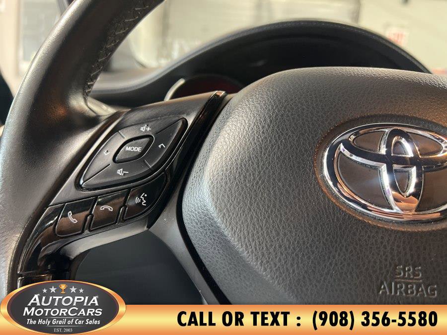 Used 2019 Toyota C-HR XLE FWD image 22