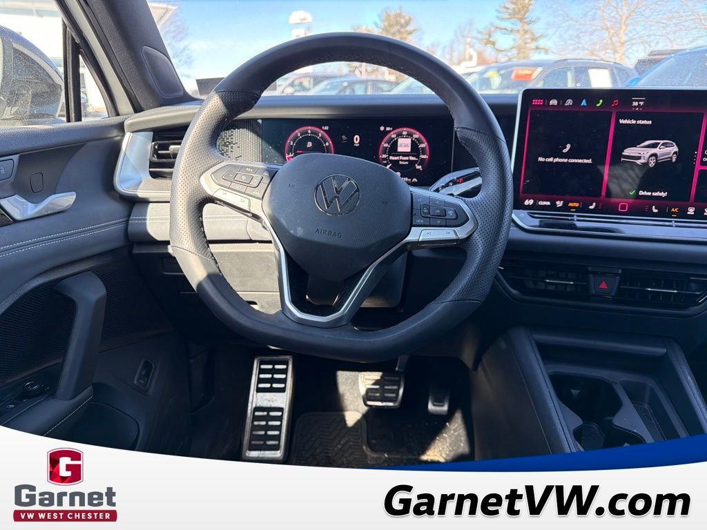 Certified 2025 Volkswagen Tiguan SE R-Line image 14