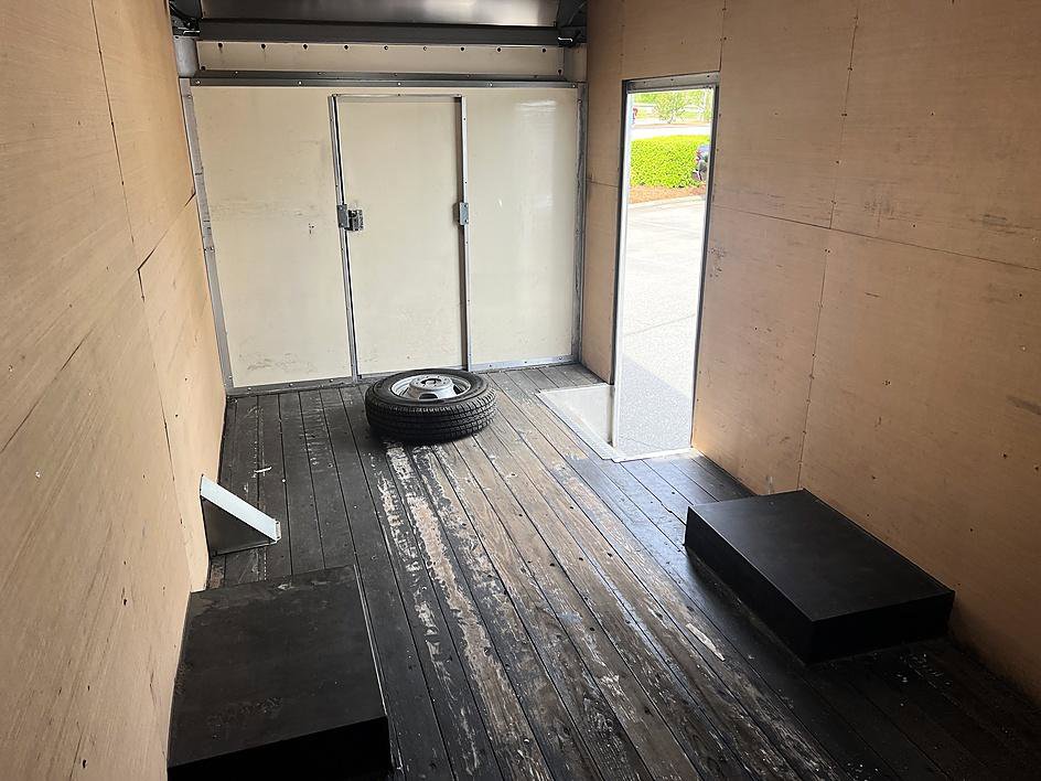 Used 2015 Chevrolet Express 3500 Extended image 16