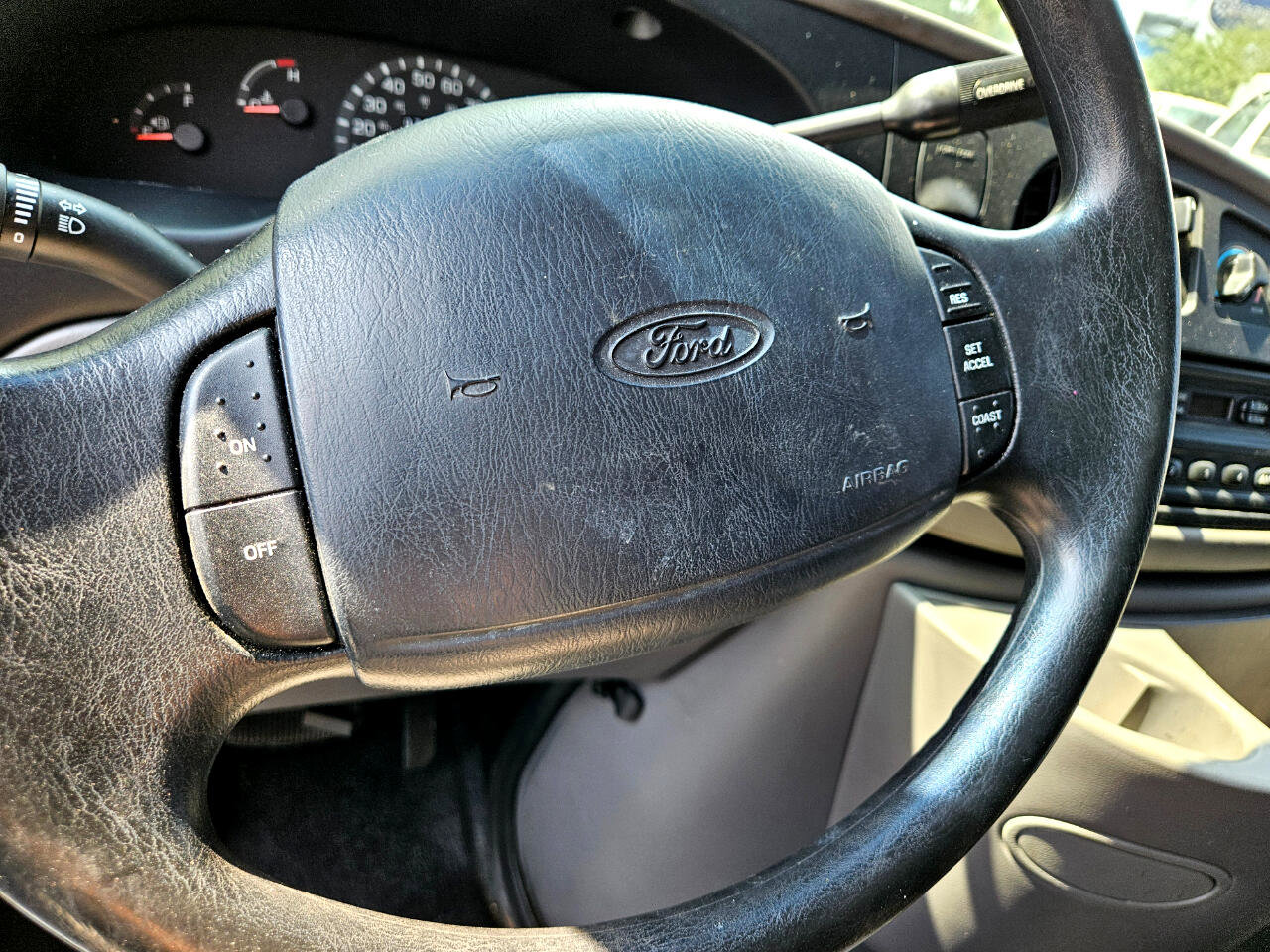 Used 1998 Ford E-250 and Econoline 250 image 12