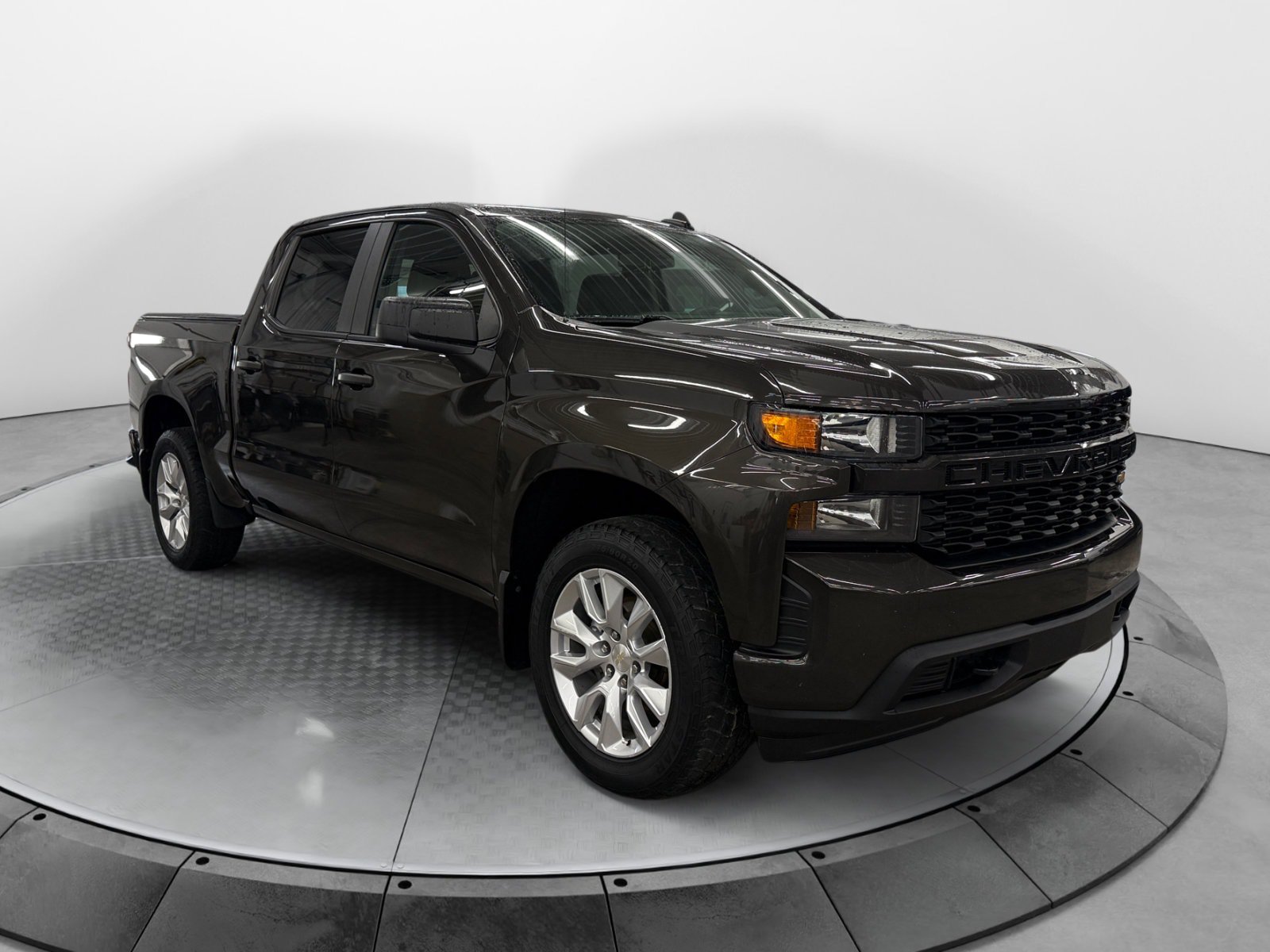 Used 2022 Chevrolet Silverado 1500 Custom w/ Safety Confidence Package AWD/4WD image 4