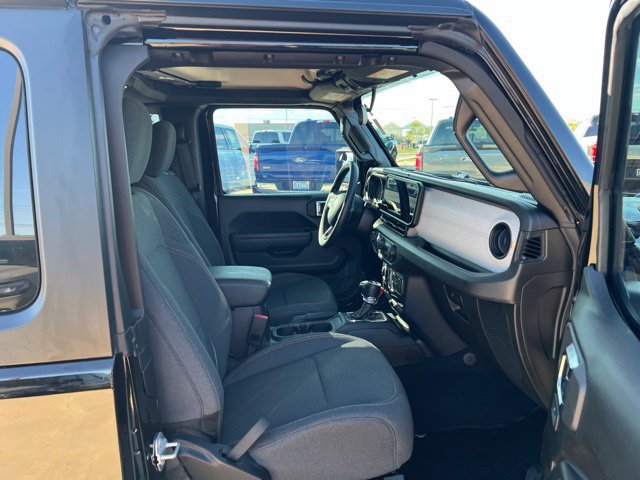 Used 2025 Jeep Wrangler Sport AWD/4WD image 15