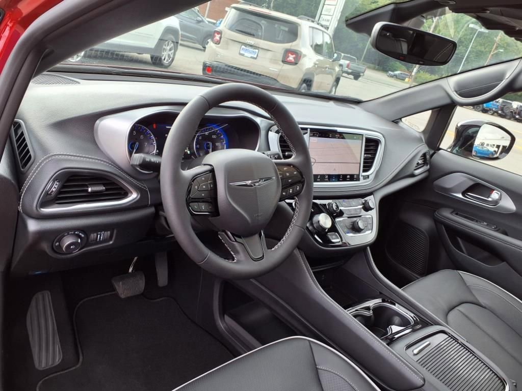 New 2026 Chrysler Pacifica Limited w/ S Appearance Package image 8