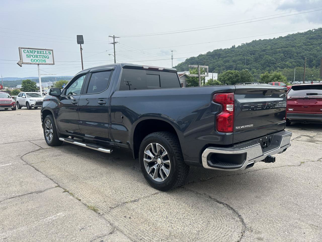 Used 2022 Chevrolet Silverado 1500 LT AWD/4WD image 5