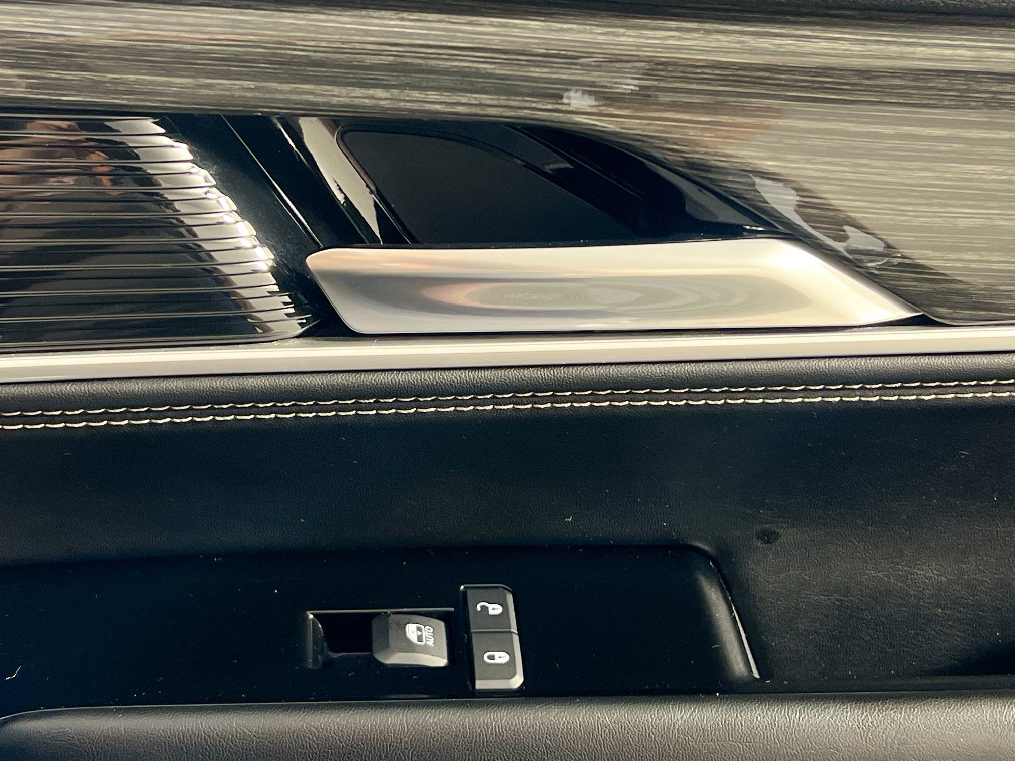 Used 2022 Jeep Wagoneer Series II AWD/4WD image 32