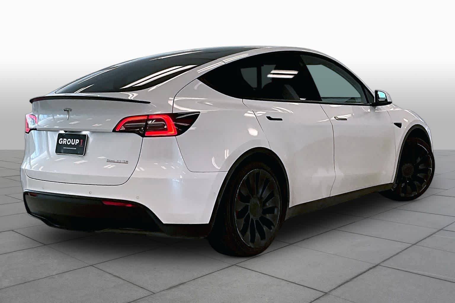 Used 2022 Tesla Model Y Performance AWD/4WD image 11