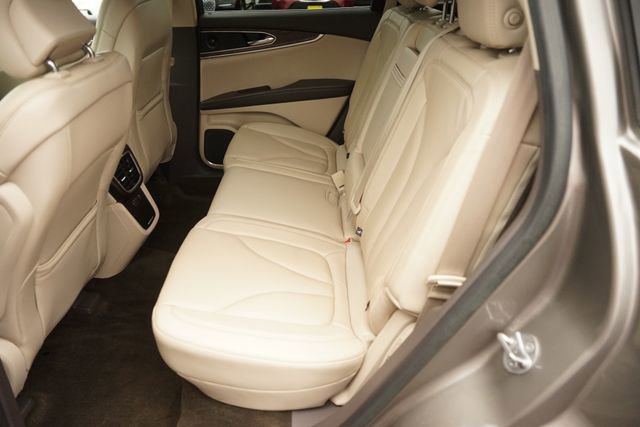 Used 2016 Lincoln MKX Reserve w/ Technology Package FWD image 13