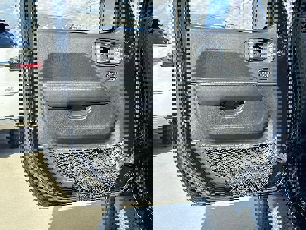 Used 2022 Jeep Wrangler Unlimited Sahara 4xe image 12