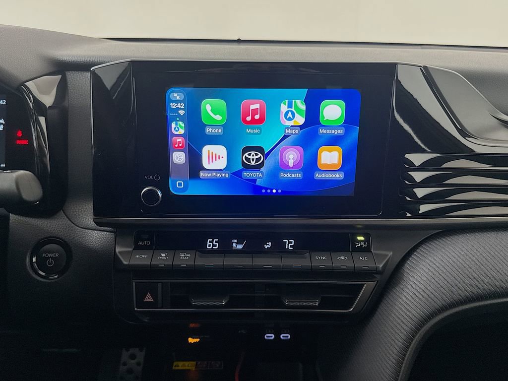 Used 2025 Toyota Camry SE image 16