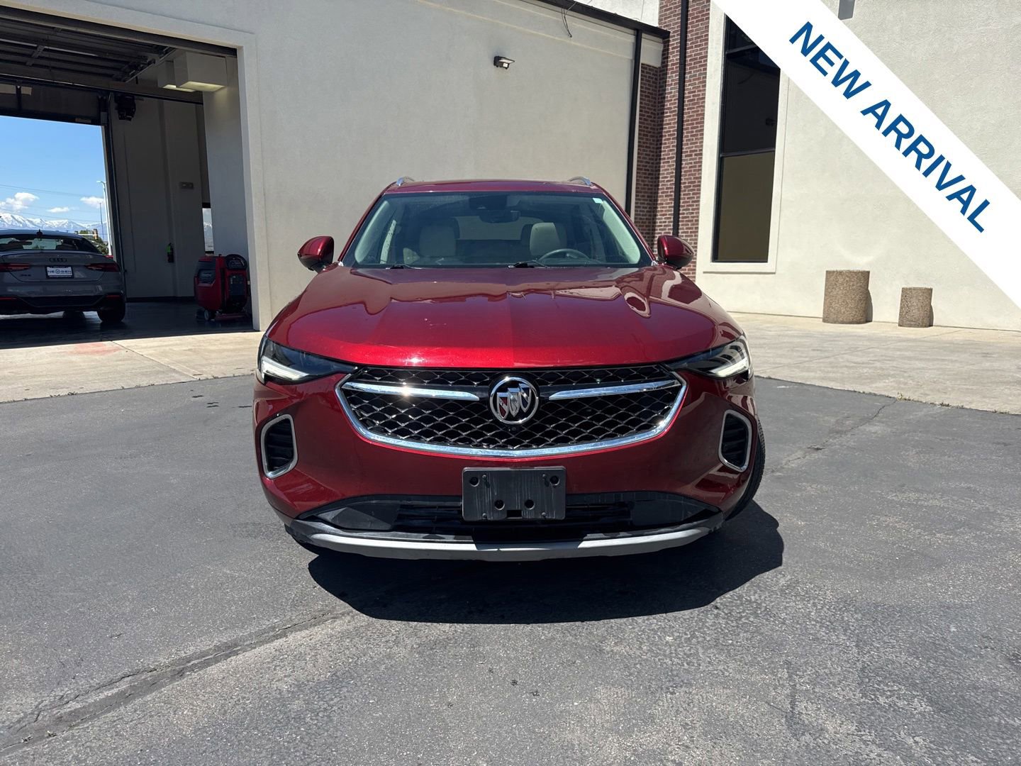 Used 2022 Buick Envision Avenir w/ Technology Package II FWD image 2