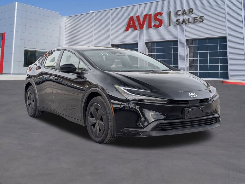 Used 2025 Toyota Prius LE image 9