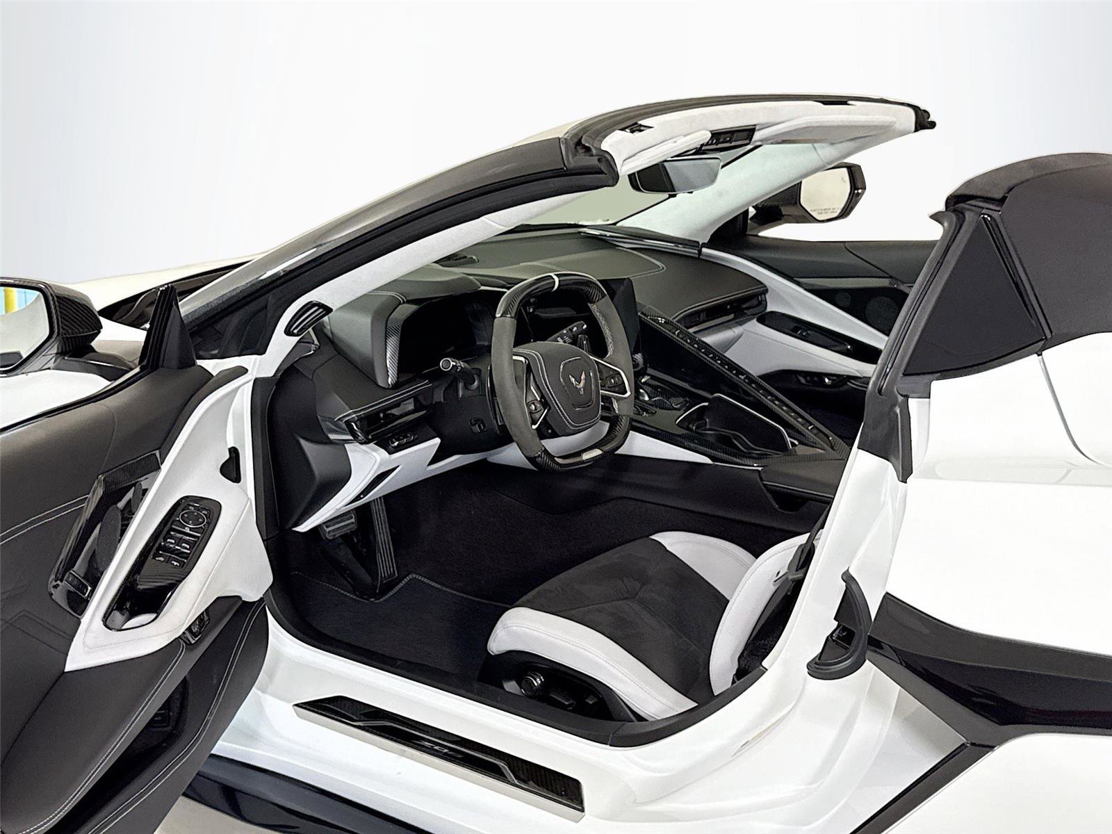 Used 2025 Chevrolet Corvette Z06 RWD image 12