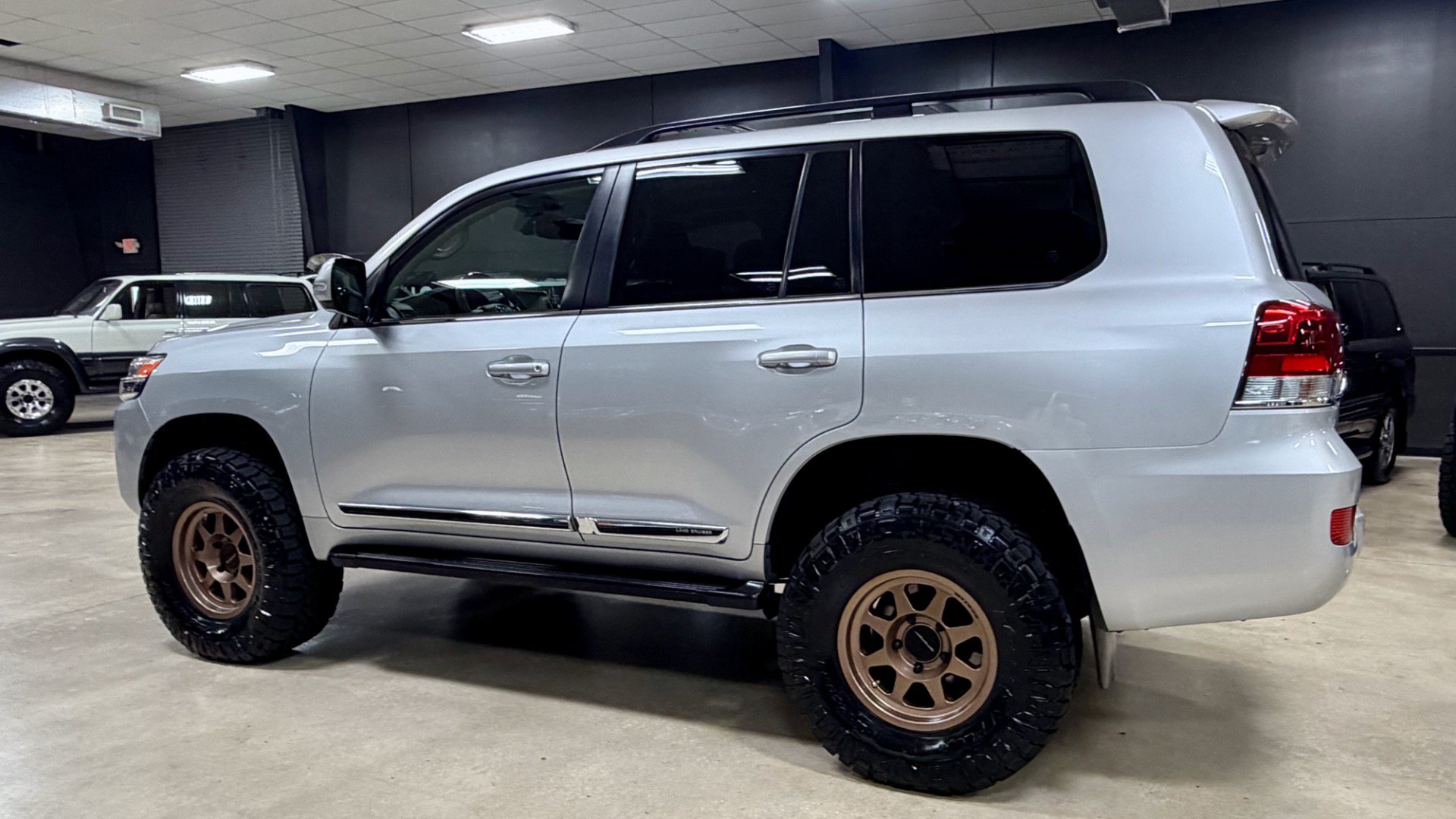 Used 2016 Toyota Land Cruiser AWD/4WD image 15