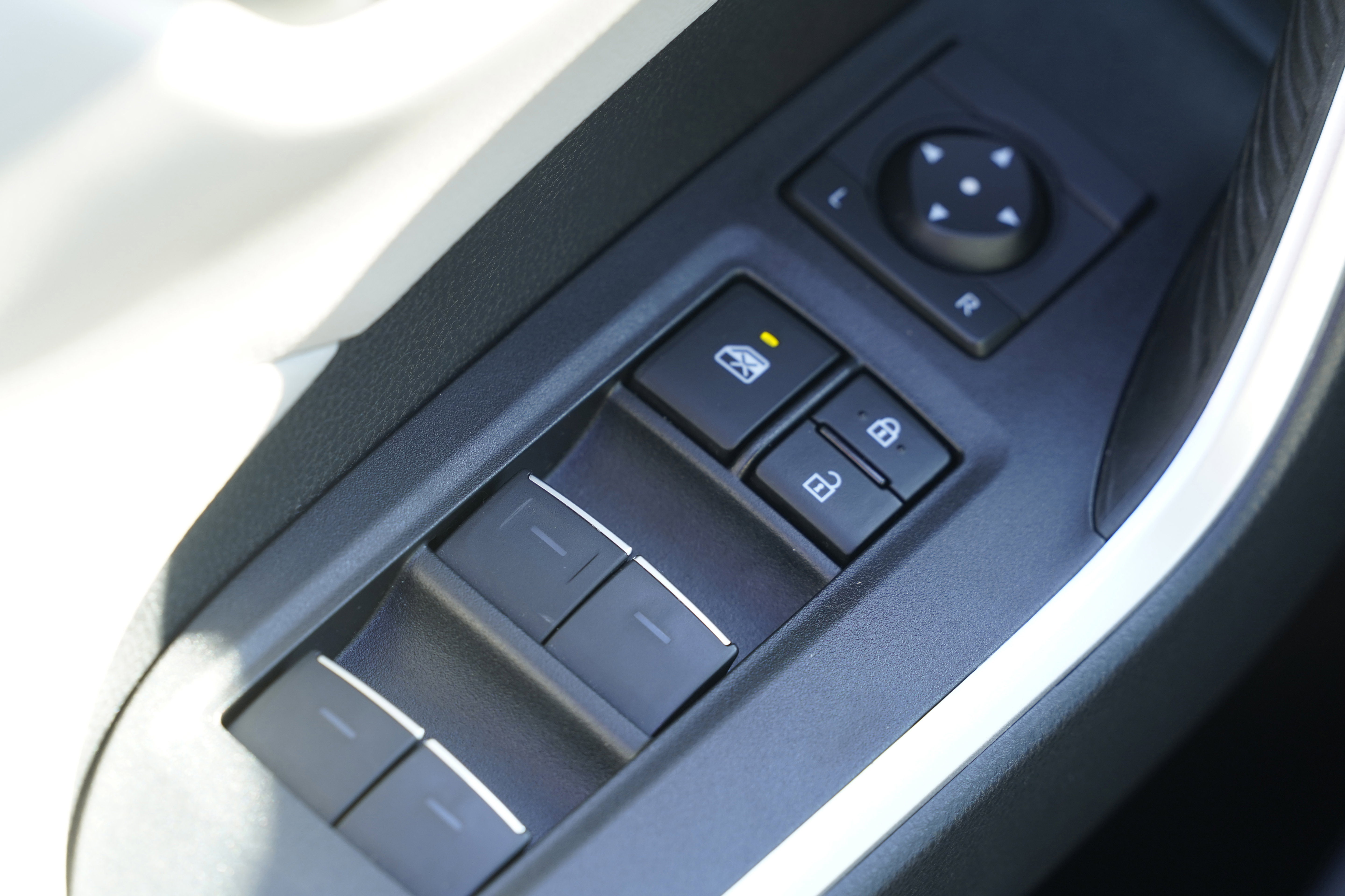 Used 2022 Toyota RAV4 XLE Premium image 16