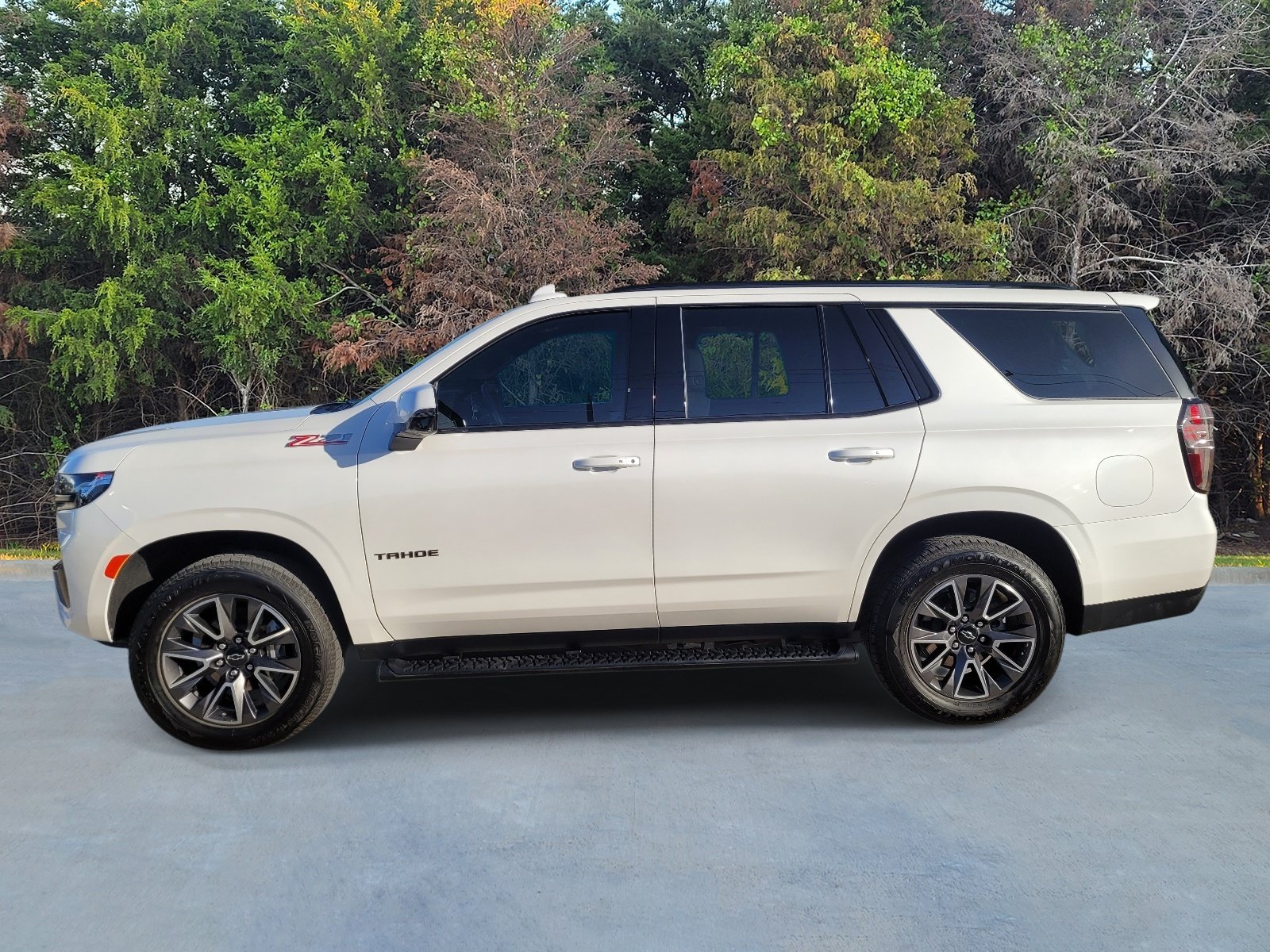 Used 2023 Chevrolet Tahoe Z71 w/ Luxury Package AWD/4WD image 22