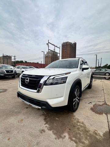 Certified 2024 Nissan Pathfinder Platinum image 1