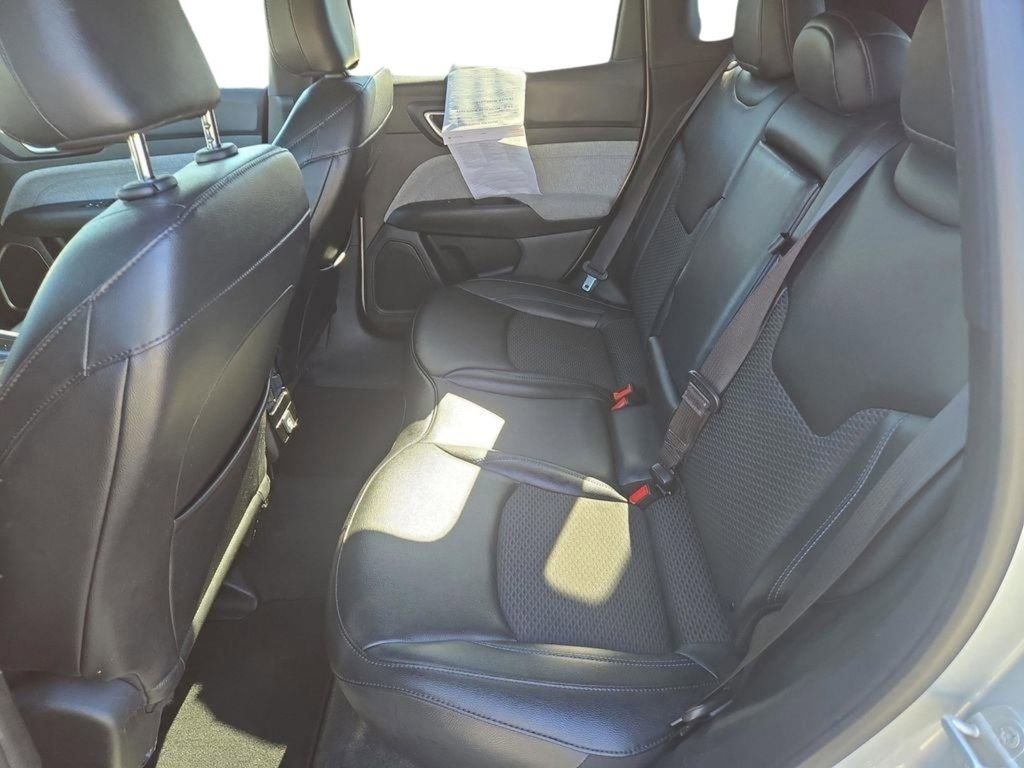 Used 2024 Jeep Compass Latitude image 20