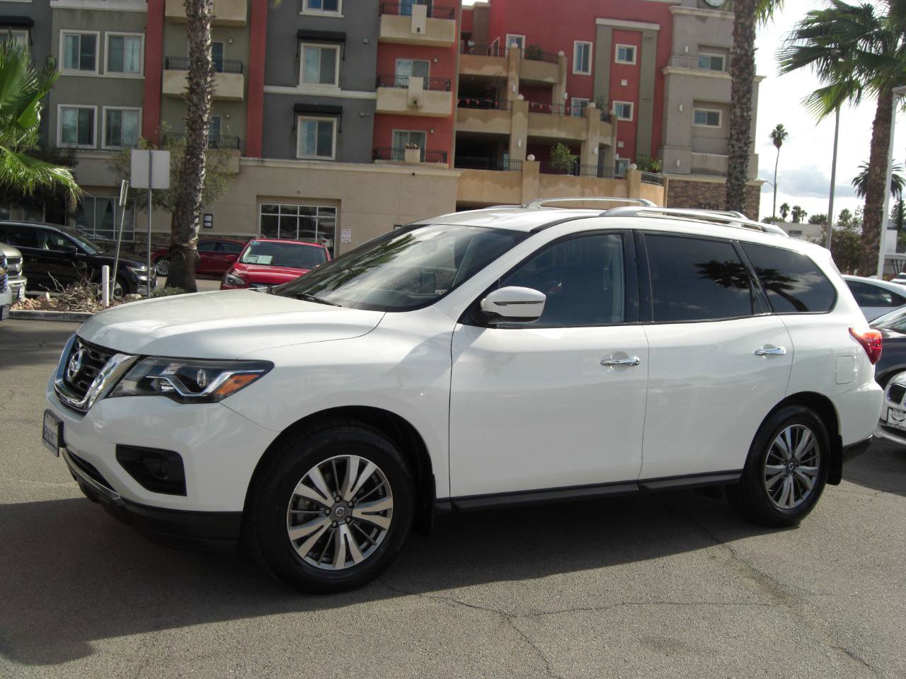 Used 2020 Nissan Pathfinder S image 3