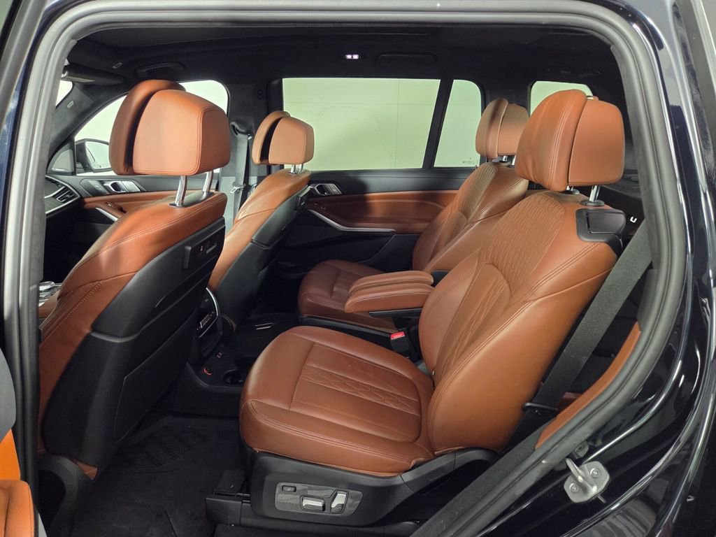 Used 2022 BMW X7 xDrive40i w/ M Sport Package image 23