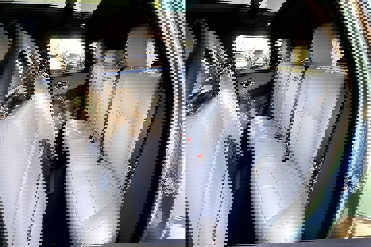 New 2026 Land Rover Range Rover Velar Dynamic SE image 12