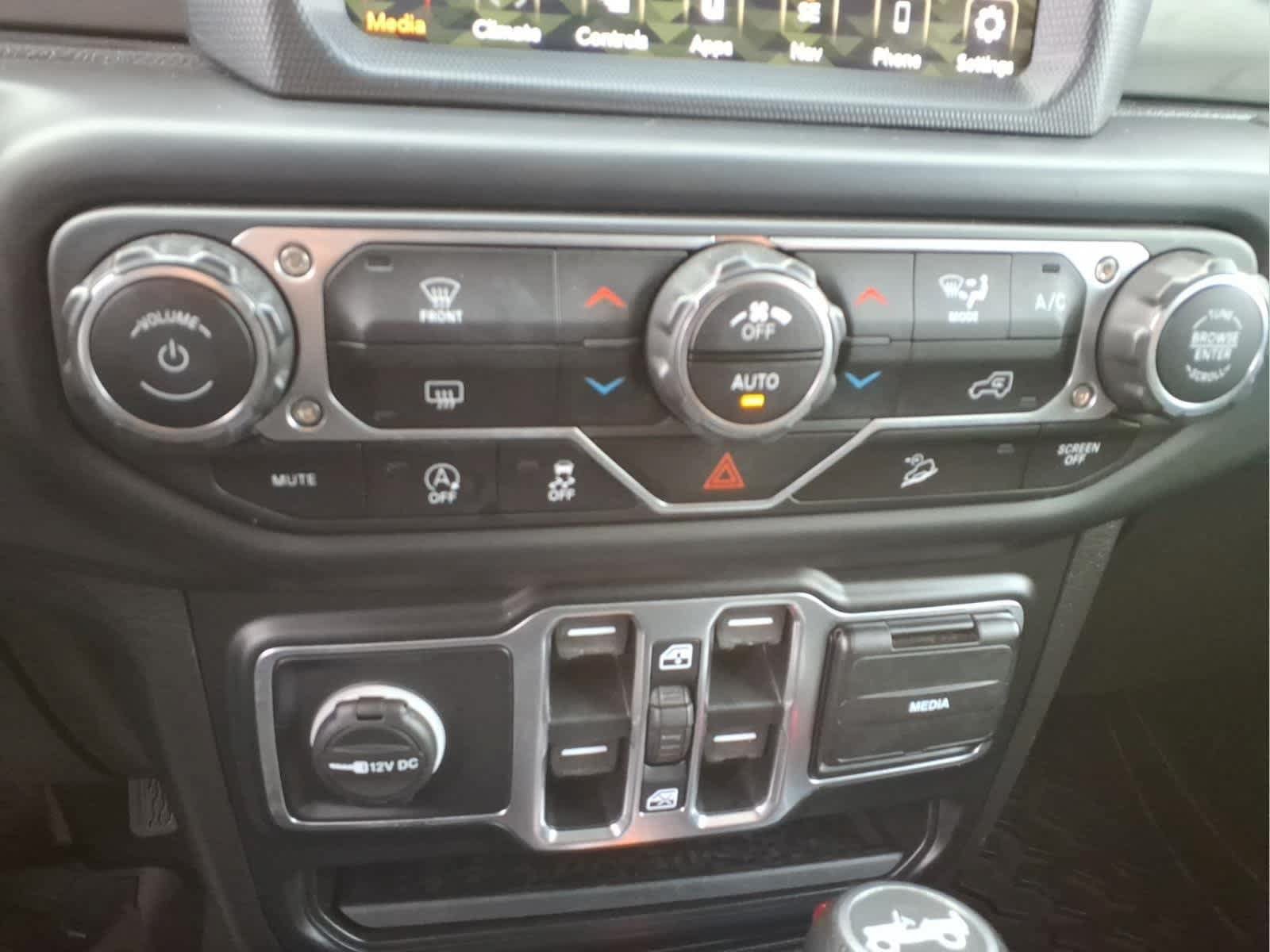 Used 2020 Jeep Wrangler Unlimited Sahara AWD/4WD image 22