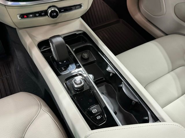 New 2024 Volvo S60 B5 Plus w/ Climate Package image 16