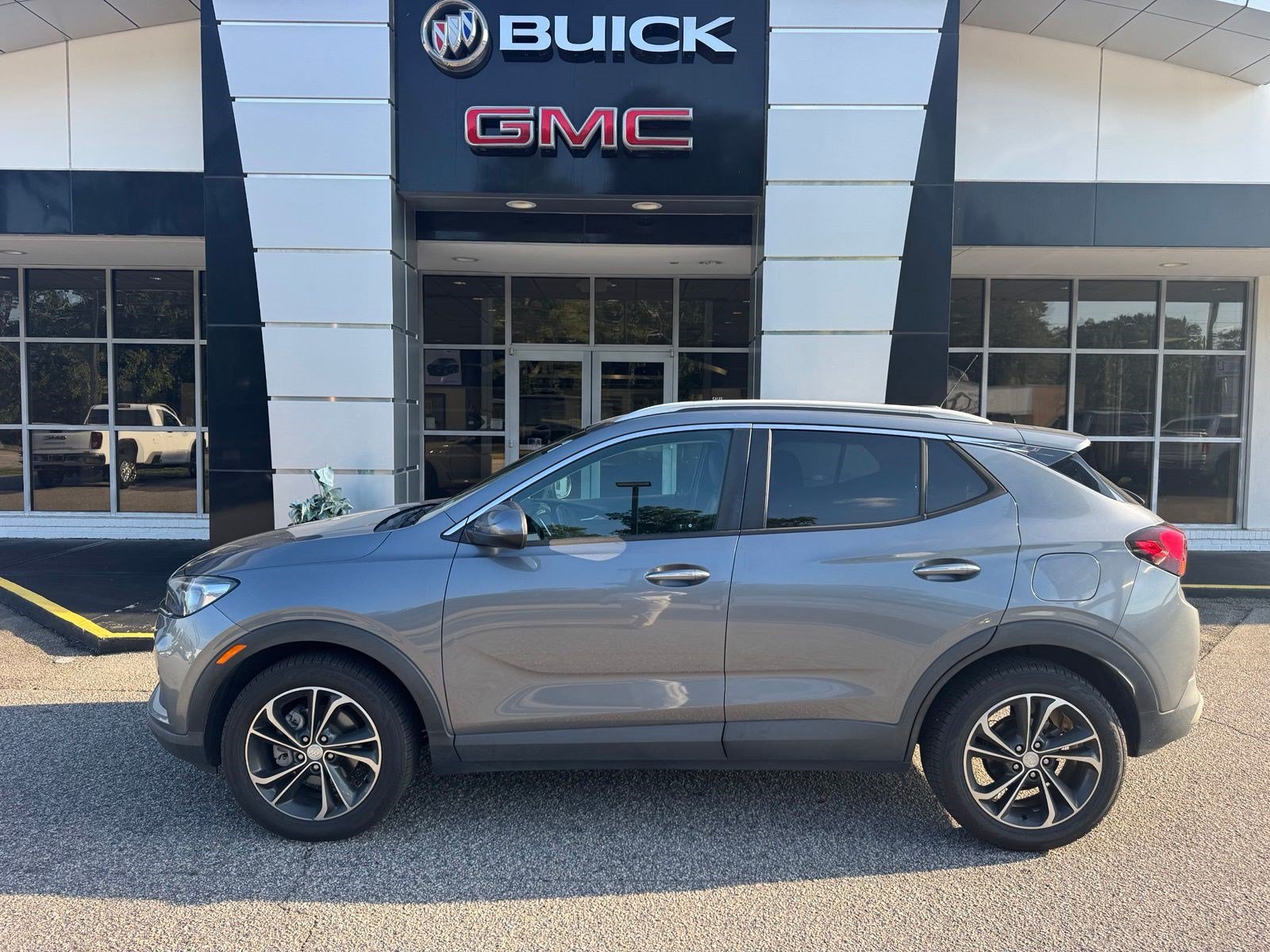 Certified 2020 Buick Encore GX Select FWD image 3