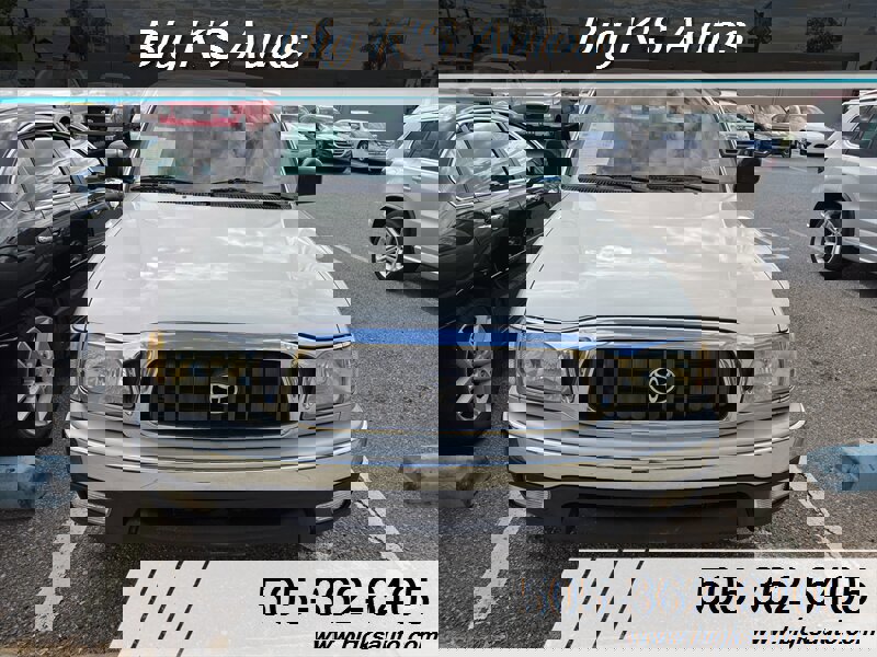 Used 2004 Toyota Tacoma PreRunner image 2