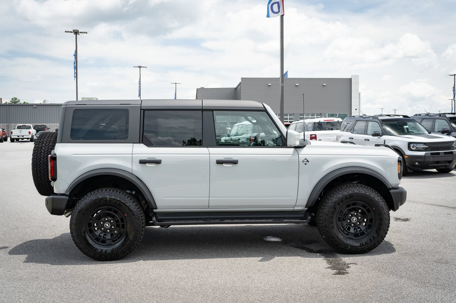 New 2026 Ford Bronco Outer Banks w/ Sasquatch Package AWD/4WD image 11