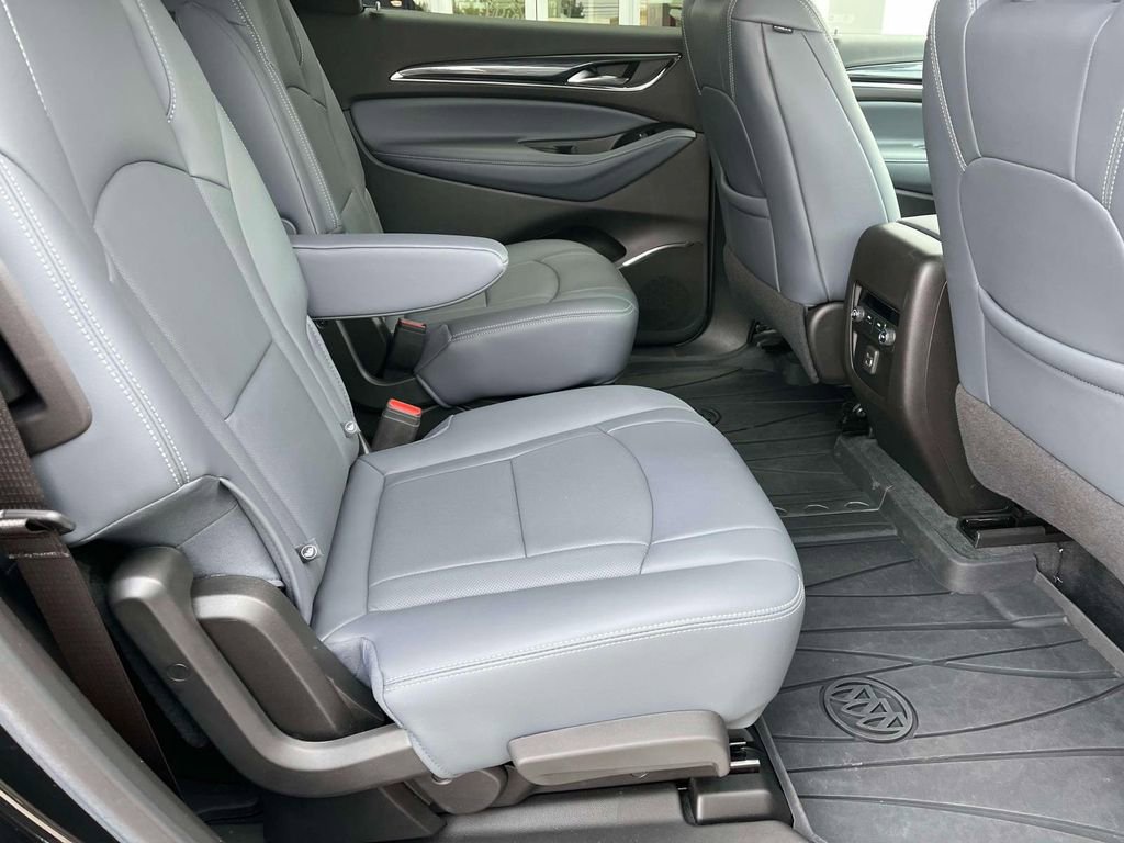 Used 2023 Buick Enclave Essence image 21