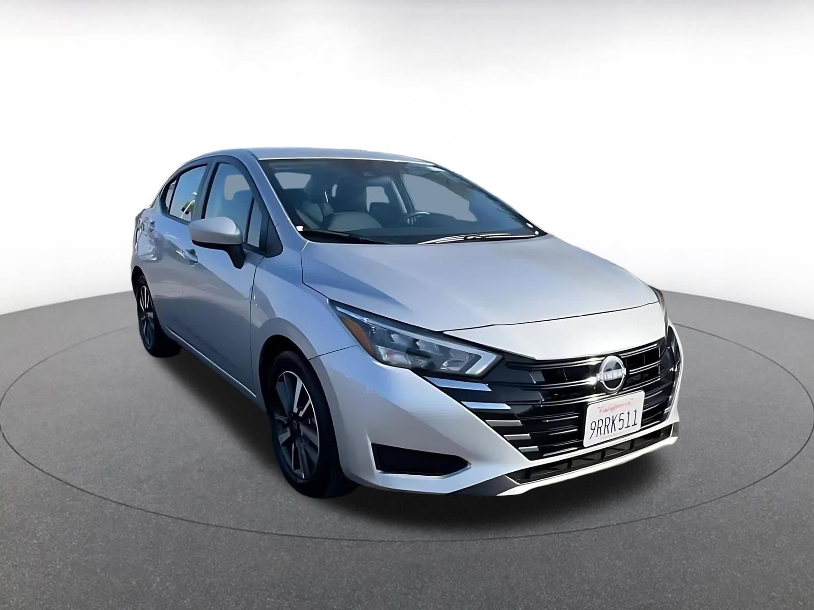 Used 2025 Nissan Versa SV FWD image 3