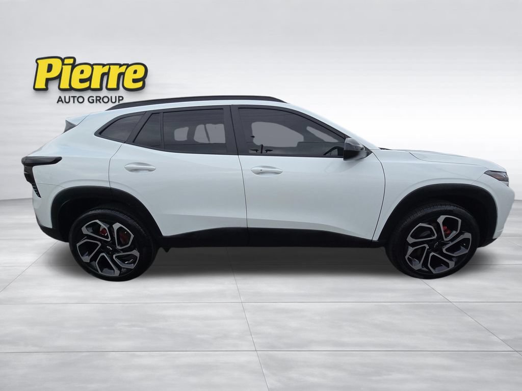 Used 2025 Chevrolet Trax RS w/ Sunroof Package FWD image 5