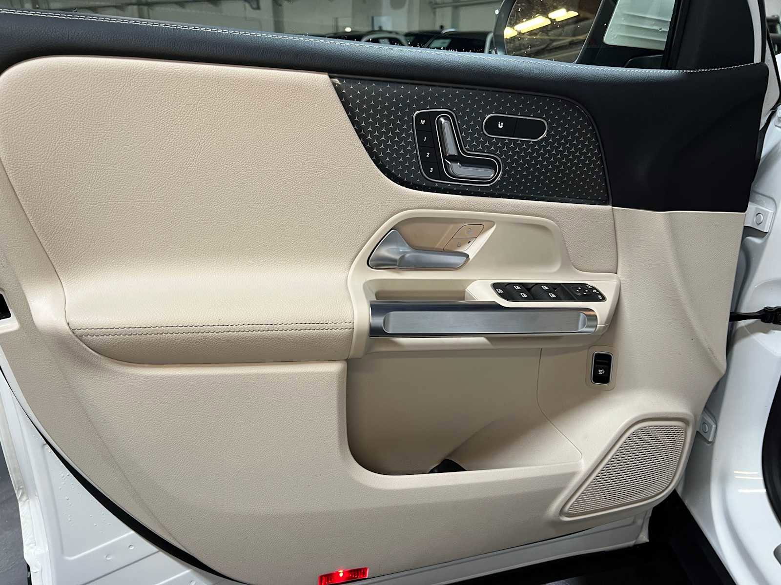 Certified 2025 Mercedes-Benz GLB 250 4MATIC image 19