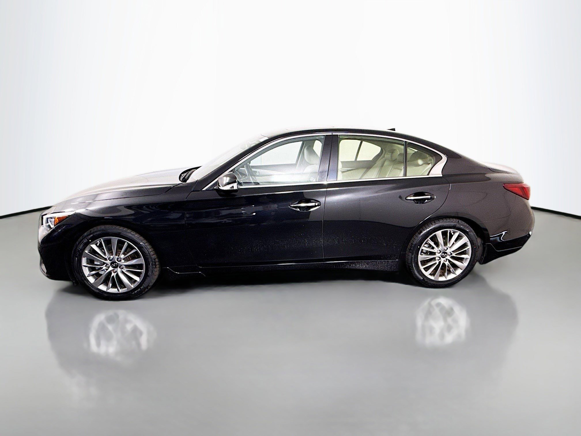 Used 2022 INFINITI Q50 Luxe w/ Cargo Package image 6