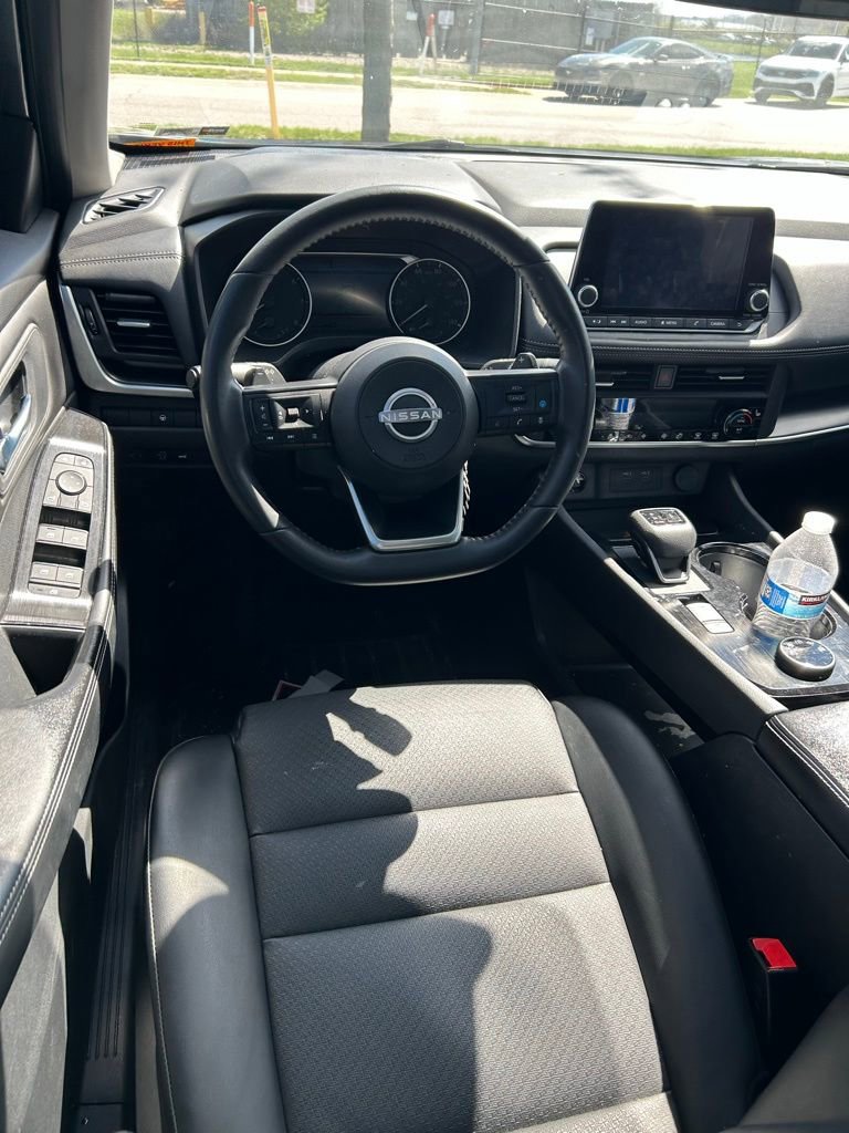 Used 2024 Nissan Rogue SV w/ SV Premium Package image 5