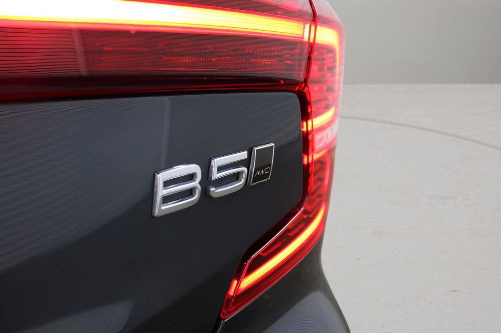 Used 2023 Volvo S60 B5 Plus w/ Climate Package image 32