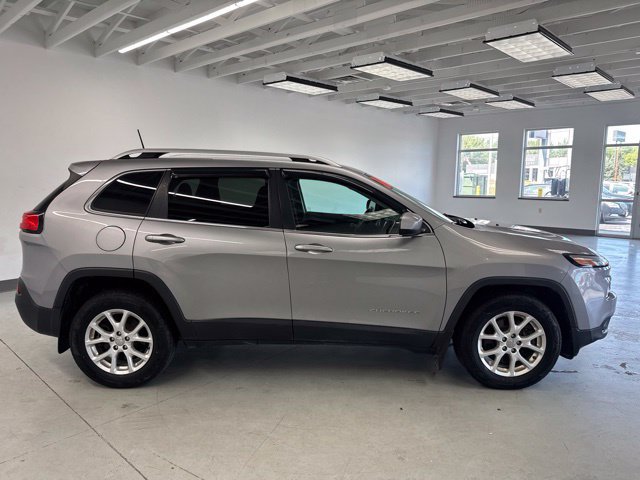 Used 2016 Jeep Cherokee Latitude w/ Cold Weather Group AWD/4WD image 13