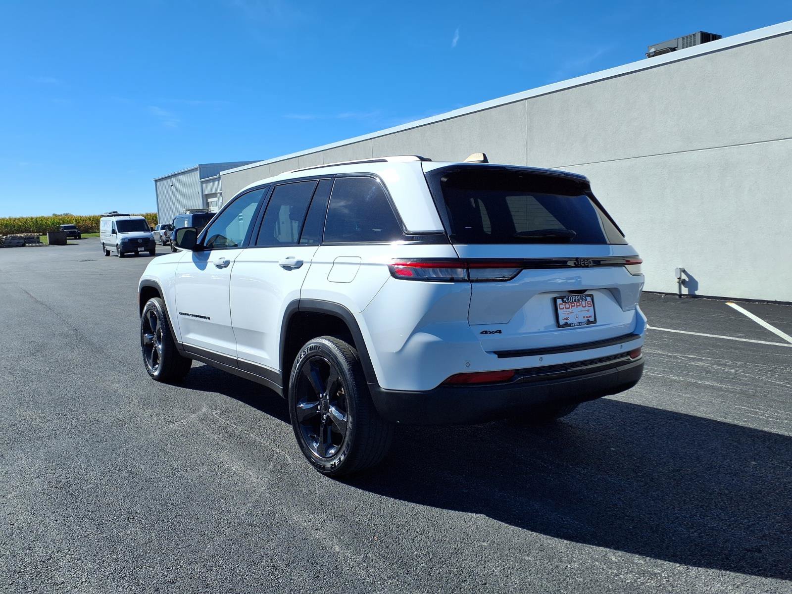 Used 2024 Jeep Grand Cherokee Altitude AWD/4WD image 7